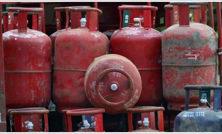 మీ ఇంటి LPG సిలిండర్ ధర ఇంత పెరిగిందా..? వెంటనే చెక్ చేయండి